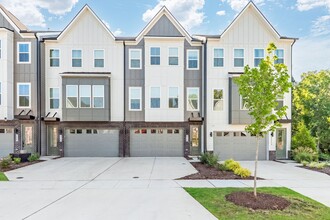Building Photo - 2115 Opulent Oaks Ln