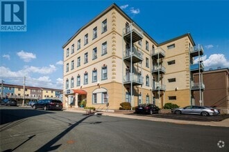 Building Photo - 22 Flavin St