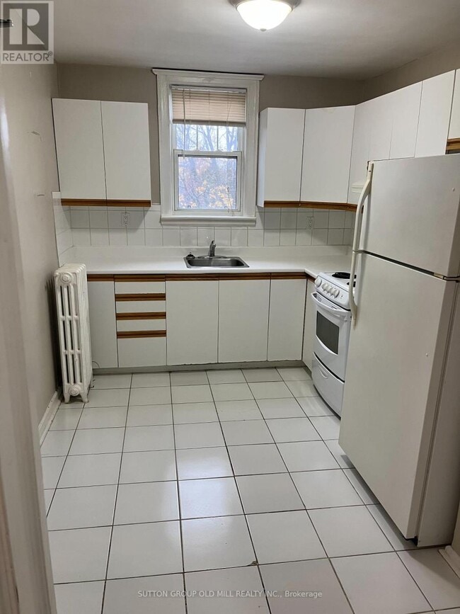 Building Photo - 48-48 Emerald Crescent