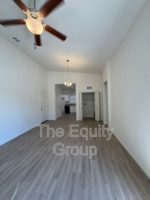 Building Photo - 4112 E Kaweah Ave