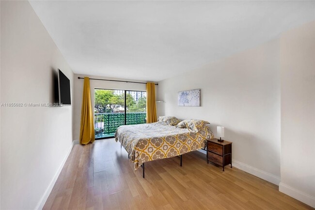 Foto del edificio - 1650 NE 115th St