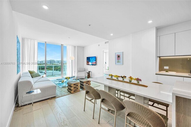 Foto del edificio - 9201 E Bay Harbor Dr