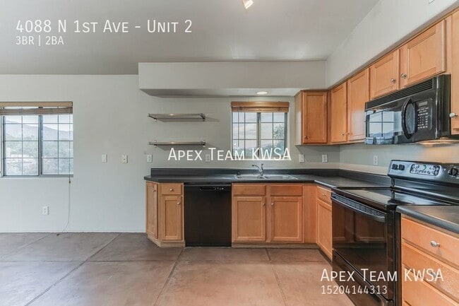 Building Photo - $1170 - Beautiful 3 Bed | 2 Bath Upstairs ...