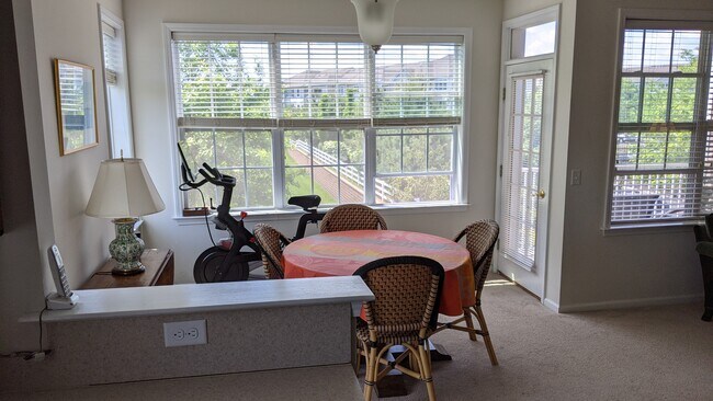 Foto del edificio - 627 Timberlake Dr