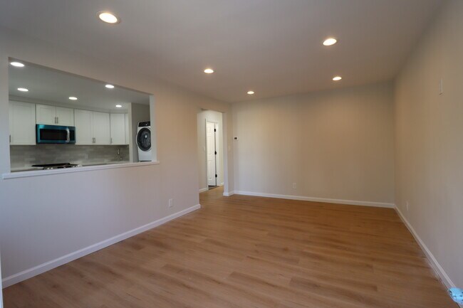 Building Photo - 89 4th Ave