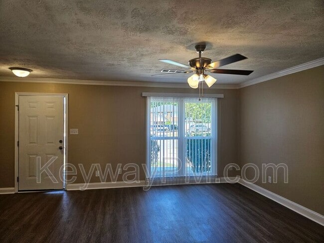 Building Photo - 2326 Greengate Dr
