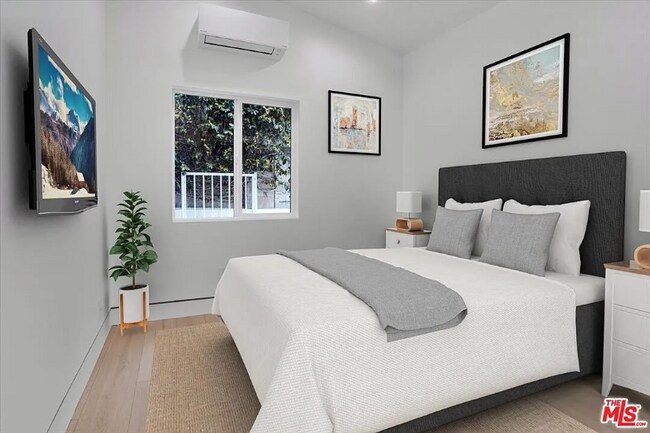 Foto del edificio - 5561 1/2 El Canon Ave