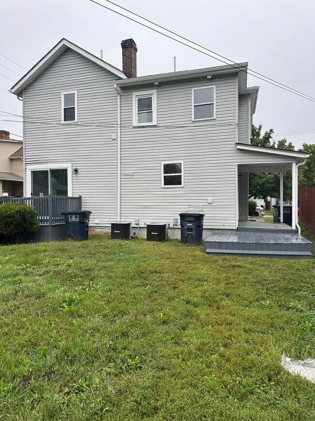 Building Photo - 315-315.5-3155 N Maple St