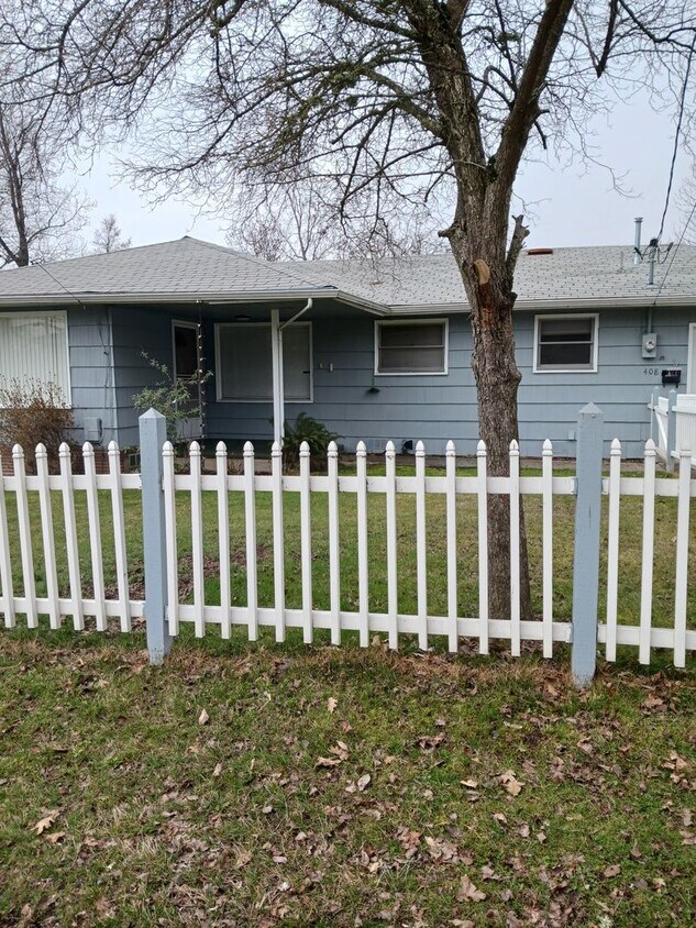 Foto principal - Nice home with big backyard