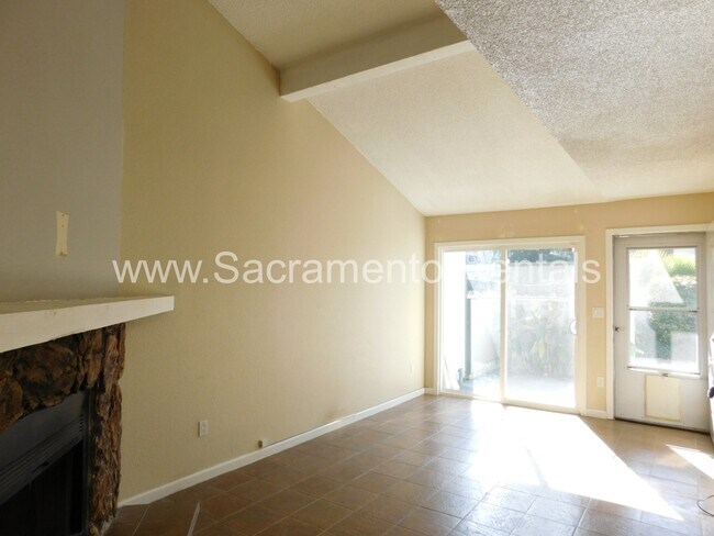 Building Photo - Spacious Citrus Heights 2bd/2.5ba Condo wi...