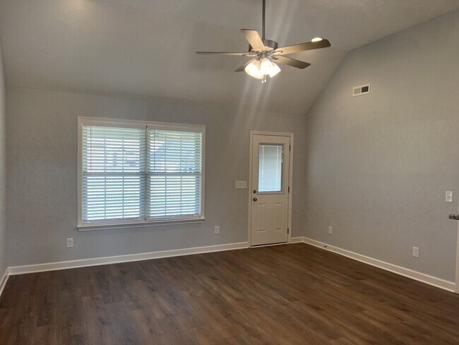 Building Photo - 3 br, 2.5 bath House - 3049 Ronstadt Drive