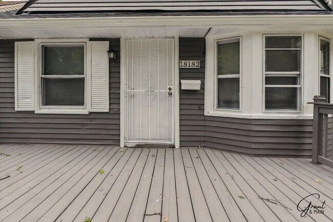 Building Photo - $1,300/month - 3 Bed 1 Bath Single Family ...
