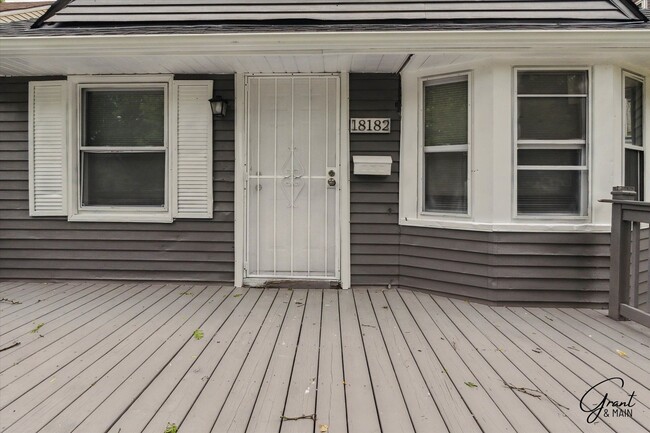 Building Photo - 18182 Heyden St