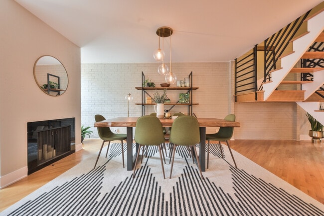 Foto del edificio - 636 W Webster Ave