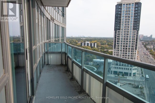 Building Photo - 7161 Yonge St