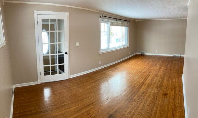 Foto del edificio - 592 Dorrance Ave