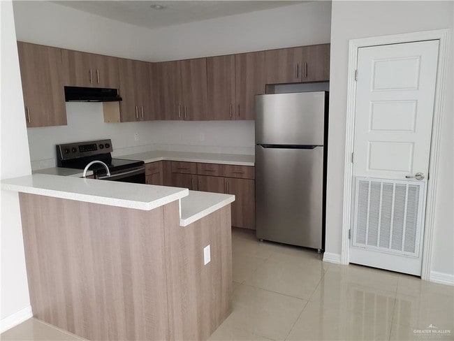 Building Photo - 220 Teak Dr