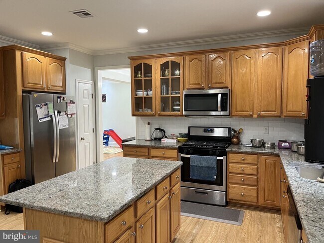 Foto del edificio - 14 Bard Dr