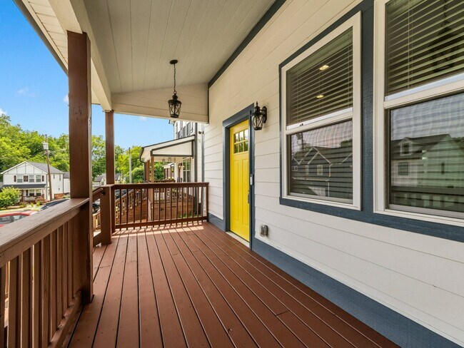 Building Photo - 214 Averill St
