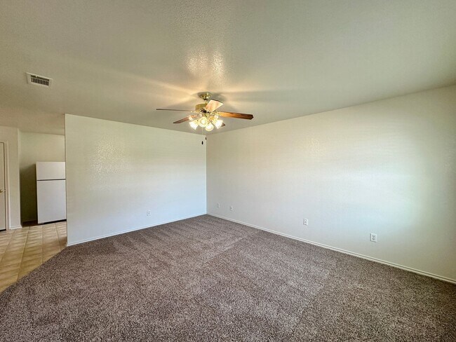 Foto del edificio - 5204 Lauren Lea Dr