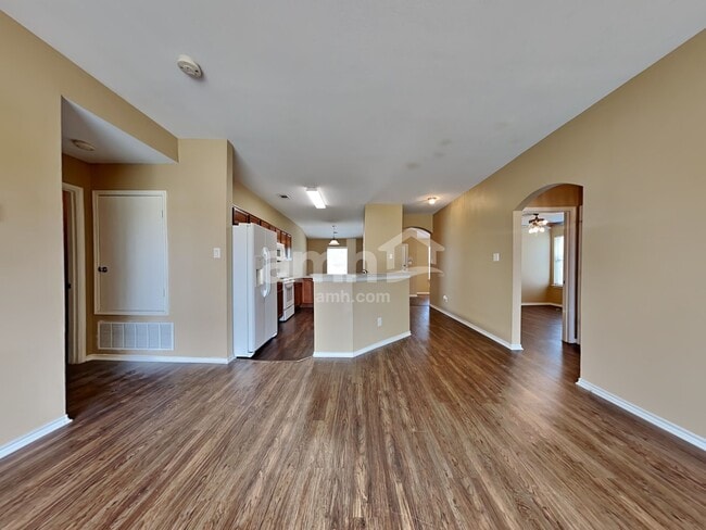 Building Photo - 1102 Longhorn Ln