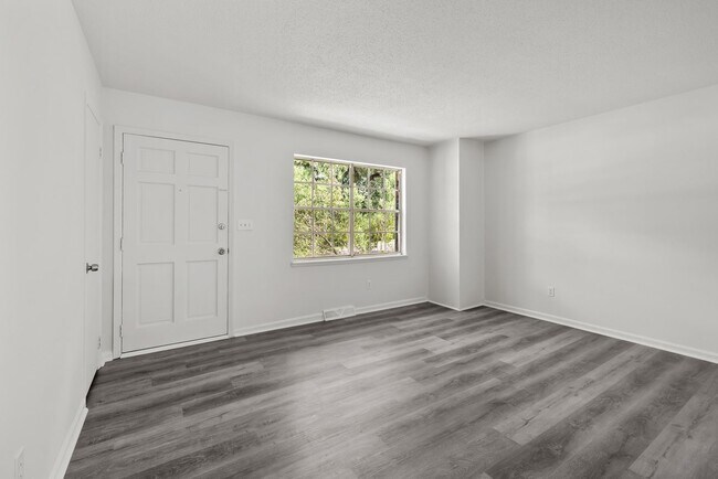 Building Photo - Charming Center Point Home