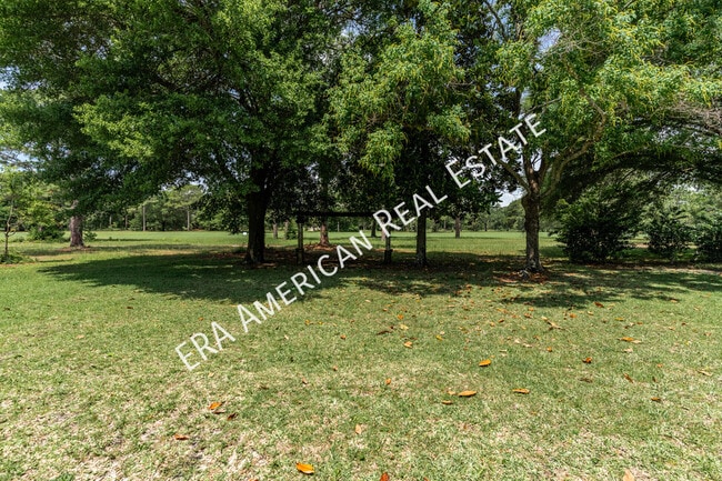 Foto del edificio - 631 Country Club Ave NE