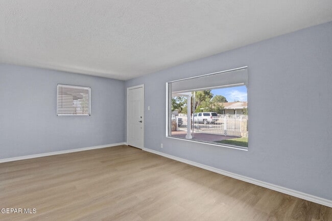 Foto del edificio - 390 Arvin Cir