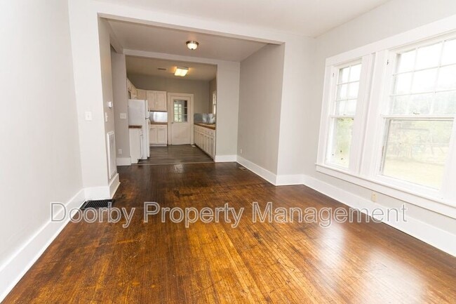 Building Photo - 2802 Fairview Dr