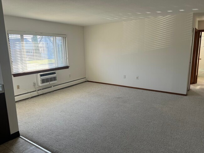 Living room - 181 Oakwood Ave Apartments