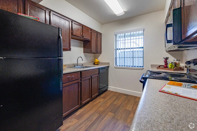 1 BD, 1 BA - 720SF - The Reserve
