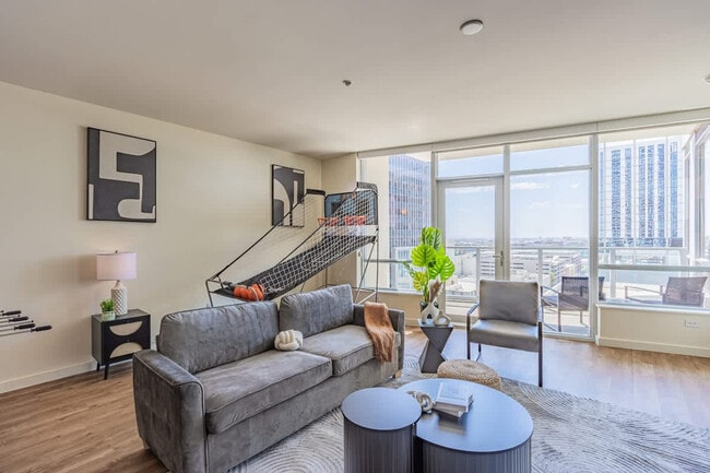 Building Photo - 44 W Monroe St