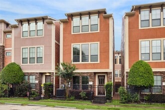 Building Photo - 1046 W 23rd St