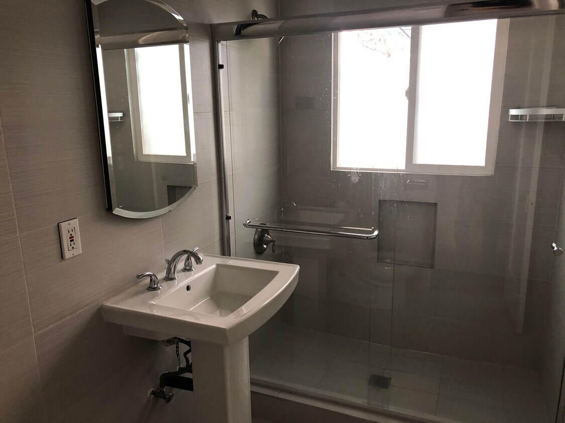 Bathroom - 1018 Carol Dr