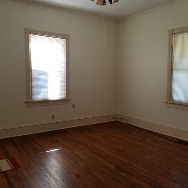 Foto del edificio - 2424 Birch Ave