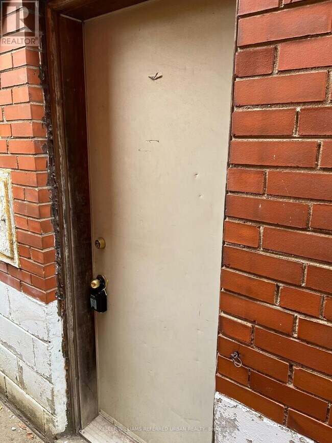 Photo du bâtiment - 98 Frontenac Ave