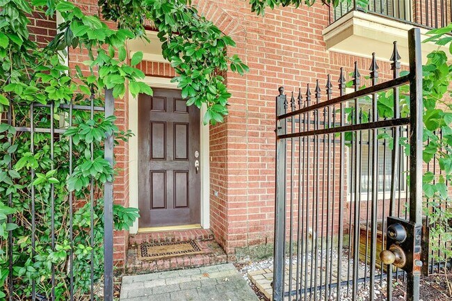 Foto del edificio - 1626 Sutton St