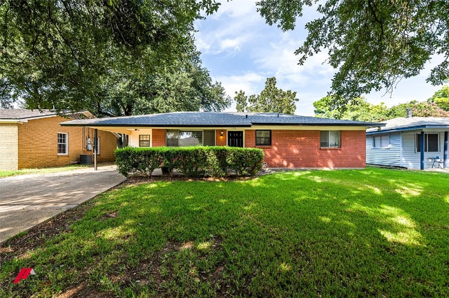 Building Photo - 1913 Lee St