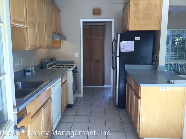Foto del edificio - 3 br, 2 bath House - 4686 Central Ave.