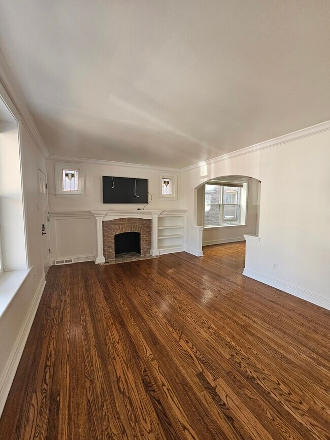 Foto del edificio - 5040 Sutherland Ave