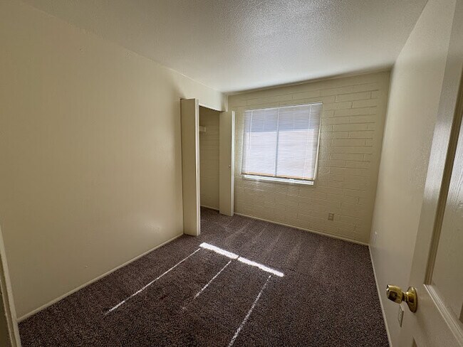 Foto del edificio - Holiday Gardens Townhome