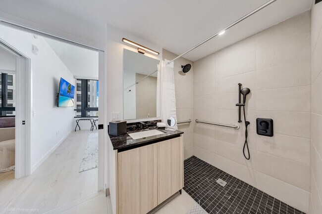 Foto del edificio - 350 N Miami Ave