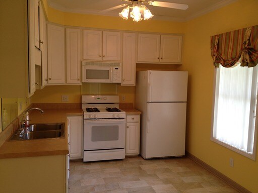 Building Photo - 1414 Collins Dr