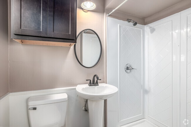 2BR, 2BA - 920SF - Primary Bathroom - Villa Gardens Apartments