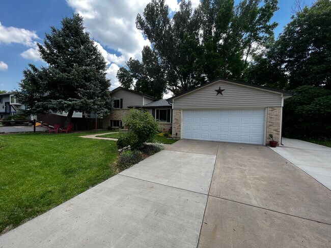 Foto del edificio - Remodeled 4 Bedroom 2 Bathroom Home in Fort Collins!