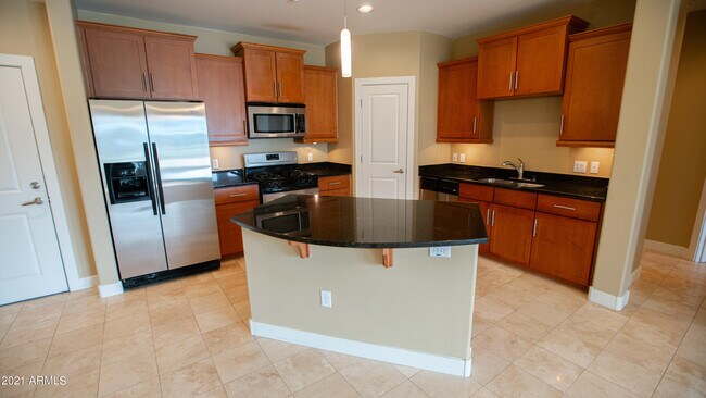 Building Photo - 945 E Playa Del Norte Dr