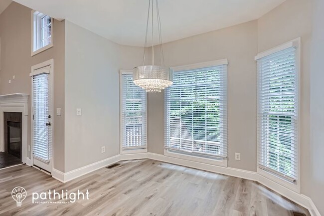 Building Photo - 1332 Bershire Ln