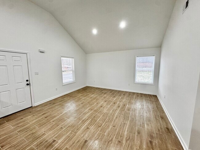 Foto del edificio - 581 Gilleas Rd