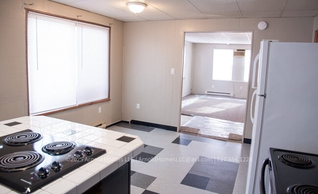 Kitchen - 1024 W Trindle Rd