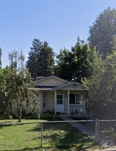 Building Photo - 1806 N Medina St